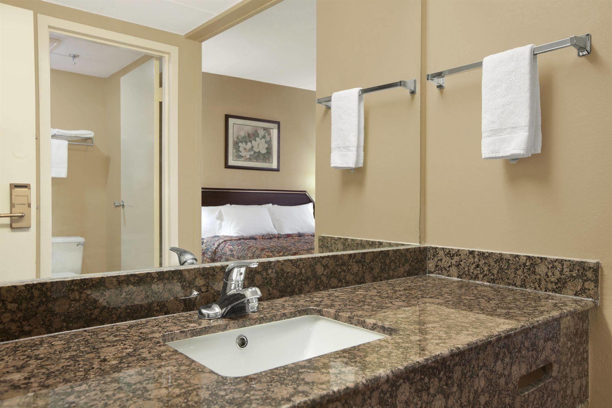 Days Inn By Wyndham Hagerstown I-70 Εξωτερικό φωτογραφία